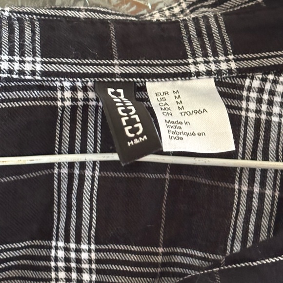 H&M DIVIDED 100% COTTON BLACK AND WHITE PLAID CROP TOP 20” PTP - Picture 7 of 7